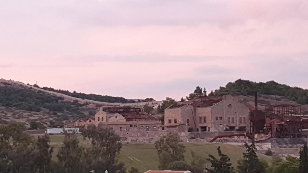 Sea & Mountain Apartment Close To Port And City Lávrion Esterno foto