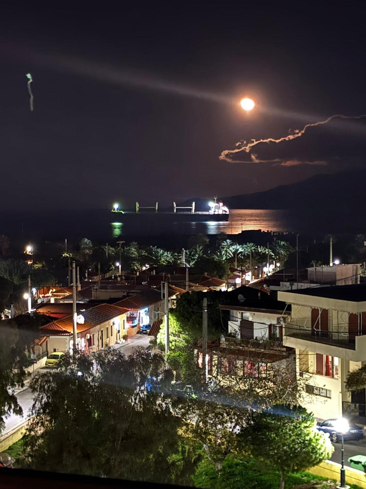 Sea & Mountain Apartment Close To Port And City Lávrion Esterno foto